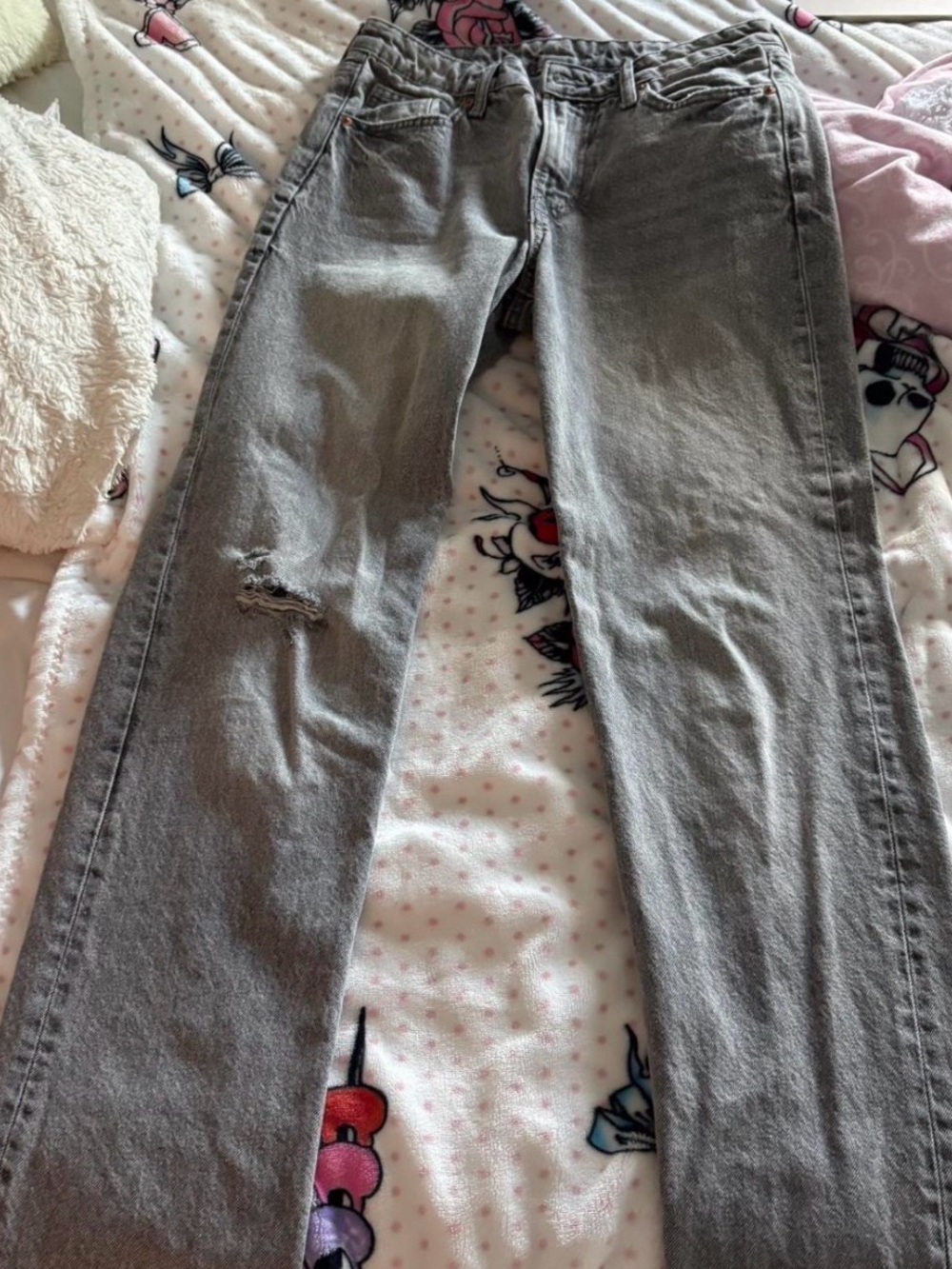 H&M Gray Straight-Leg Jeans with Distressed Knee